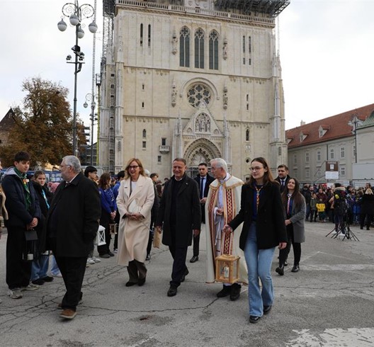 Betlehemsko svjetlo uneseno u Bogoslužni prostor bl. Alojzija Stepinca
